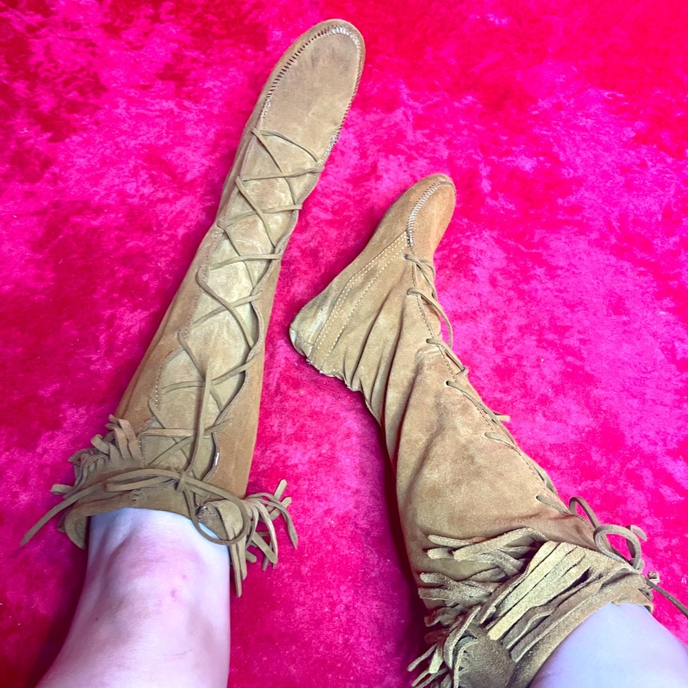Minnetonka moccasins tan leather lace up boots